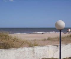 ALQUILO FRENTE AL MAR HERMOSO DEPARTAMENTO EN DUPLEX 2-3 DOR.: A2184