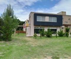 ALQUILO BARRIO COLONIA MARINA AMPLIO DUPLEX: A2206