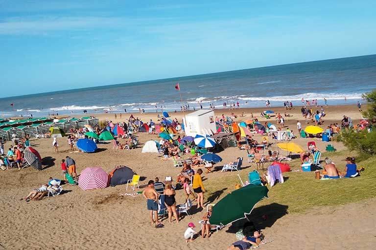 Villa Gesell para jóvenes: noche, playa y actividades
